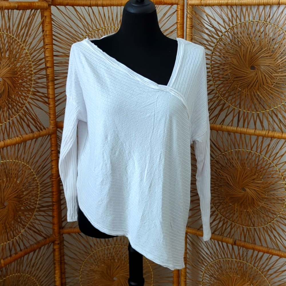 we the free top white size m
